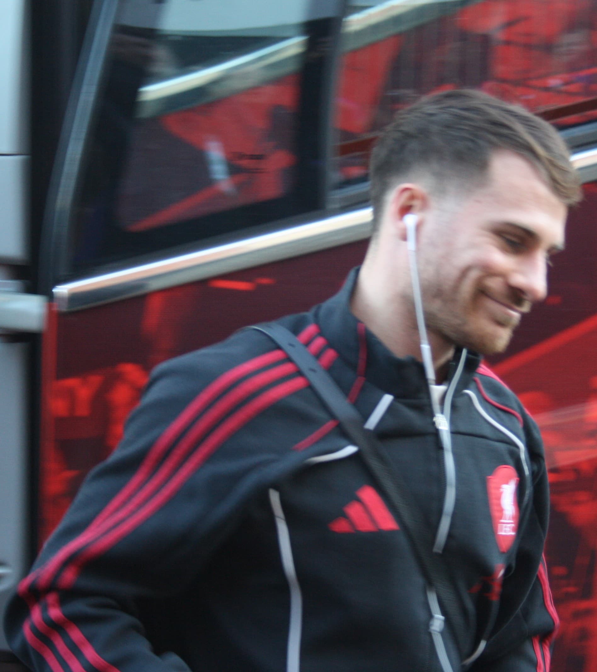 Mesfushori argjentinas Alexis Mac Allister me fanellën e Liverpoolit