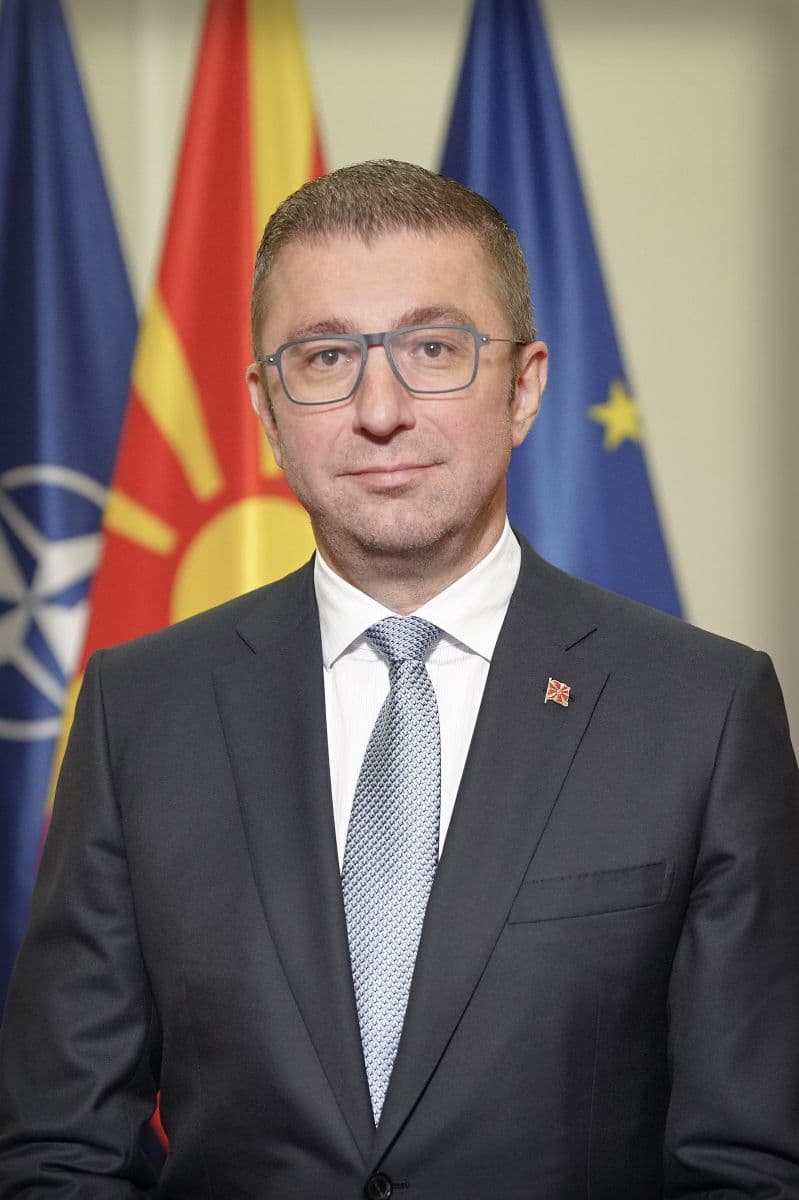 Portret zyrtar i kryeministrit Hristijan Mickoski