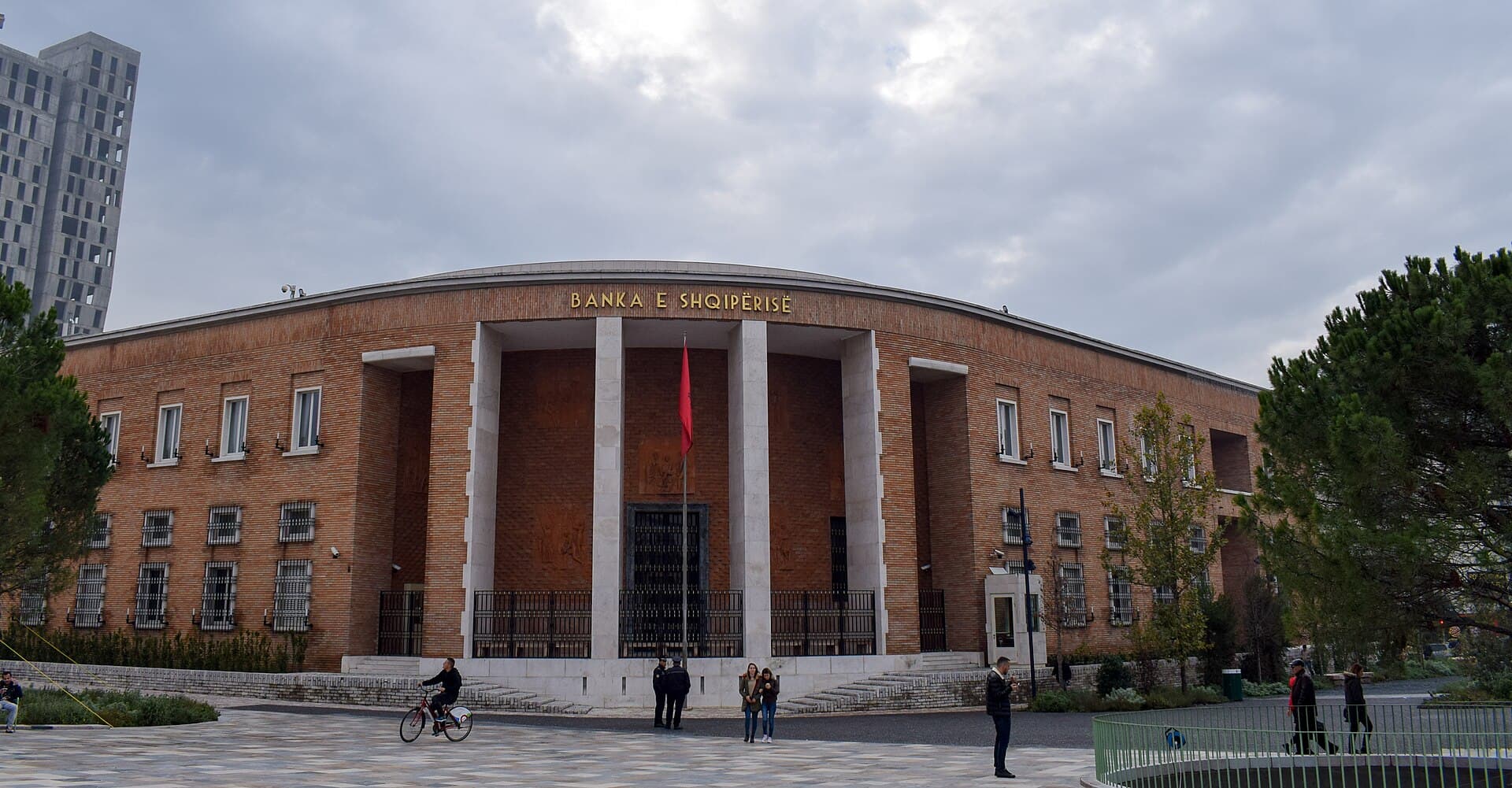 Fasada e ndërtesës së Bankës së Shqipërisë në Tiranë