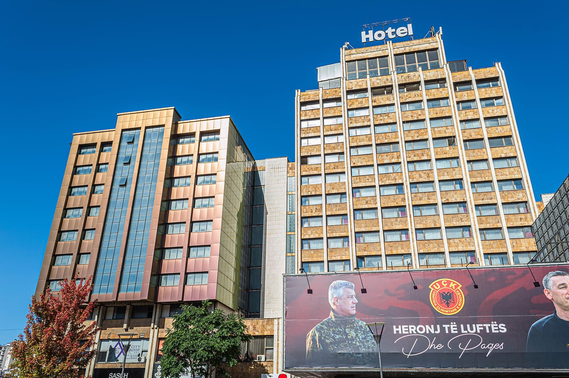 Ndërtesa e Grand Hotel Prishtina, ku ndodhet Barabar Centre